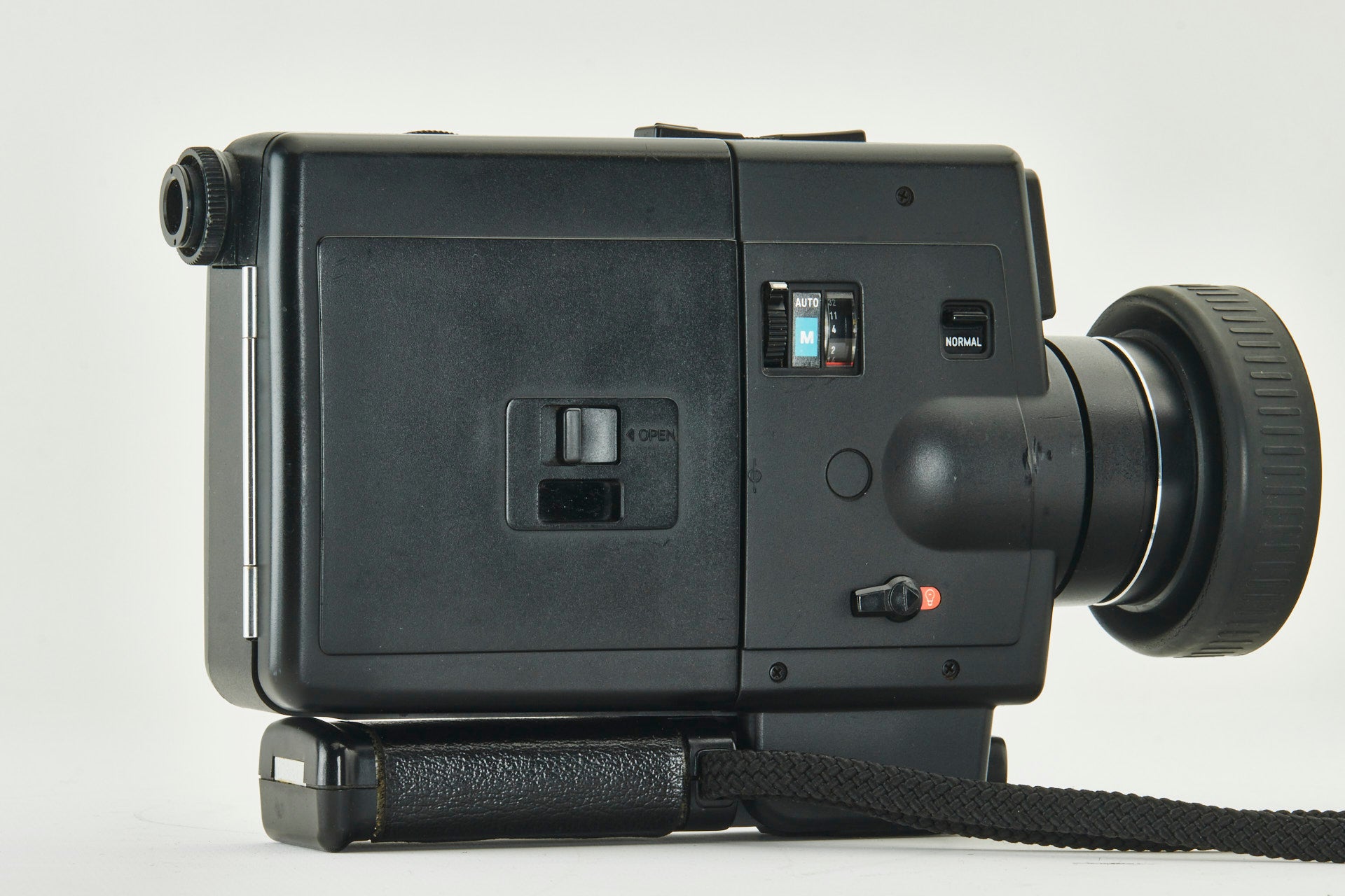 Minolta XL401 Super 8 Movie Camera w. Rokkor-Macro 1.2/8,8-34 CE11469