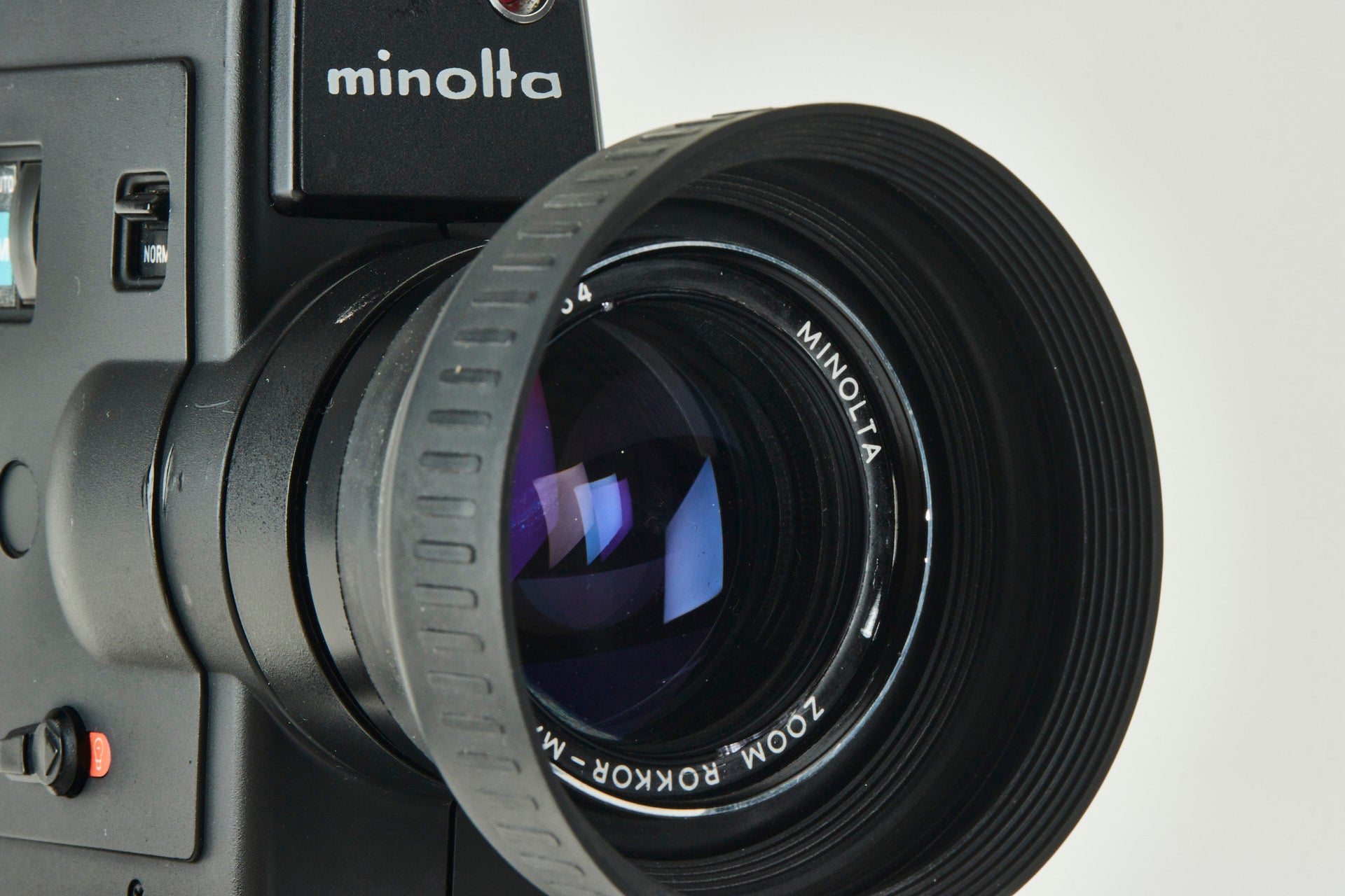 Minolta XL401 Super 8 Movie Camera w. Rokkor-Macro 1.2/8,8-34 CE11469