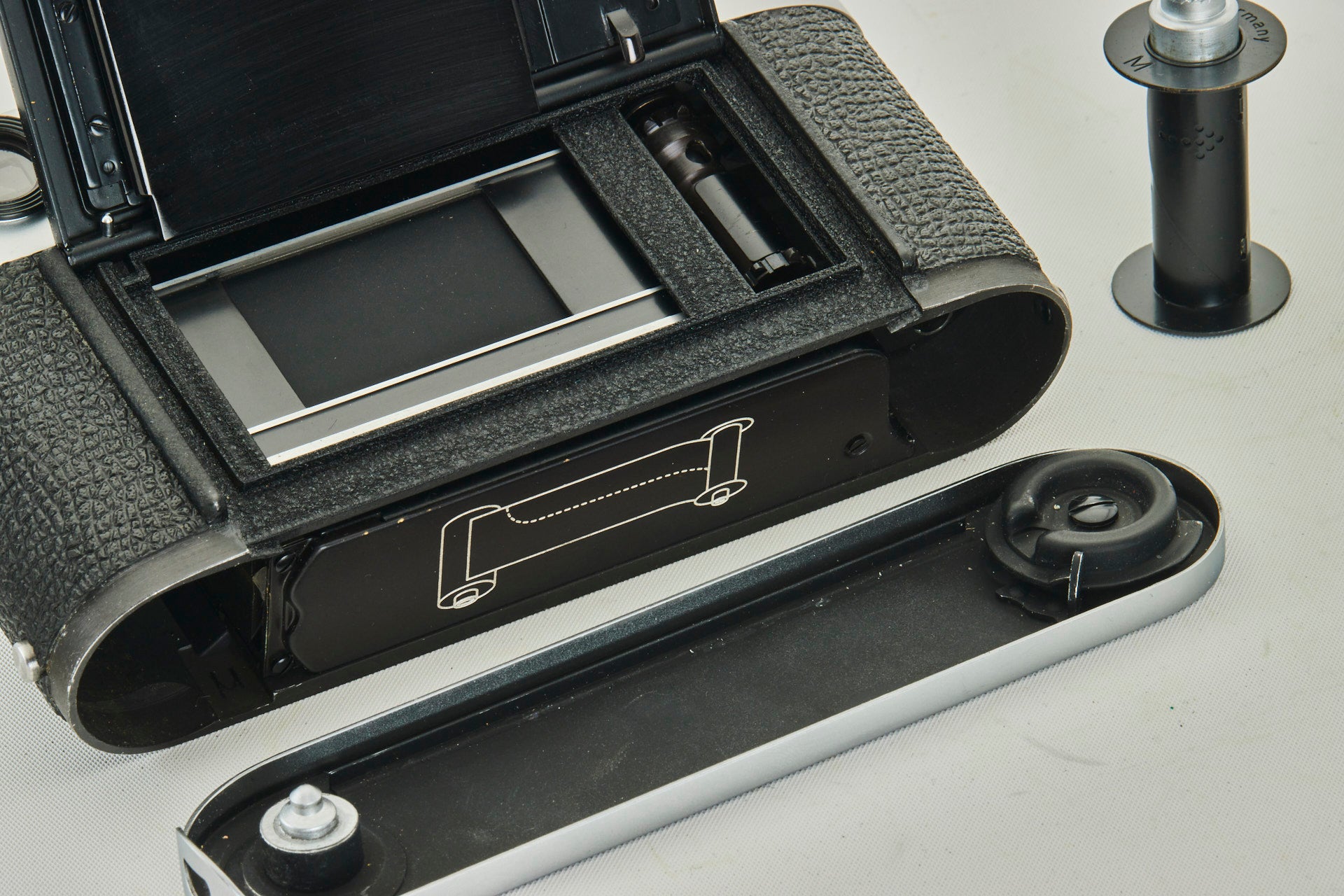 Leica M2 Butten Rewind No.959892 and Case CE11485