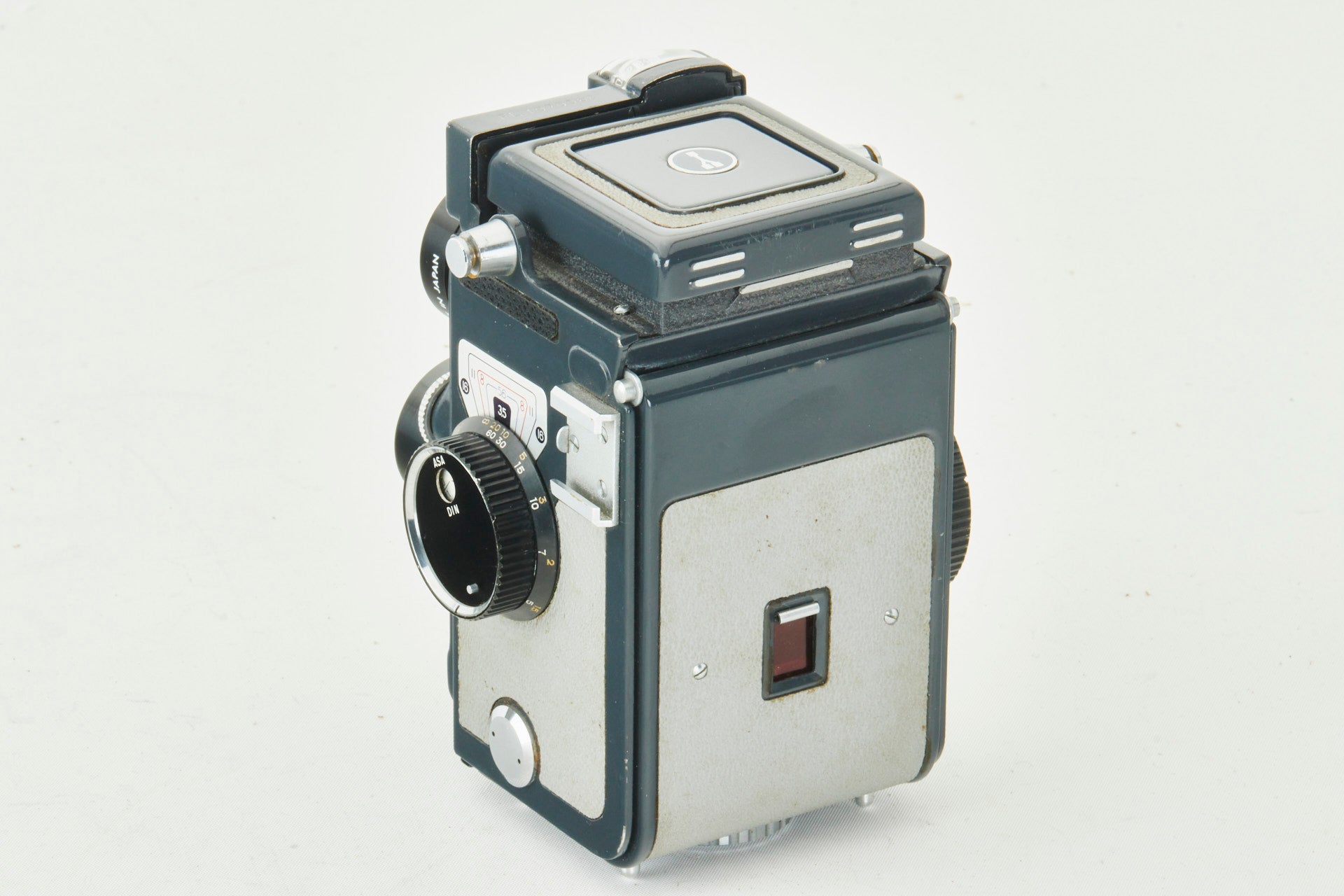 Yashica 44 LM w.Yashinon 3,5/60mm w, Telelens Case Strap and Cap CE11039