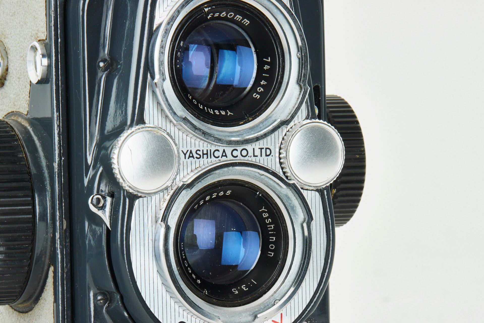 Yashica 44 LM w.Yashinon 3,5/60mm w, Telelens Case Strap and Cap CE11039