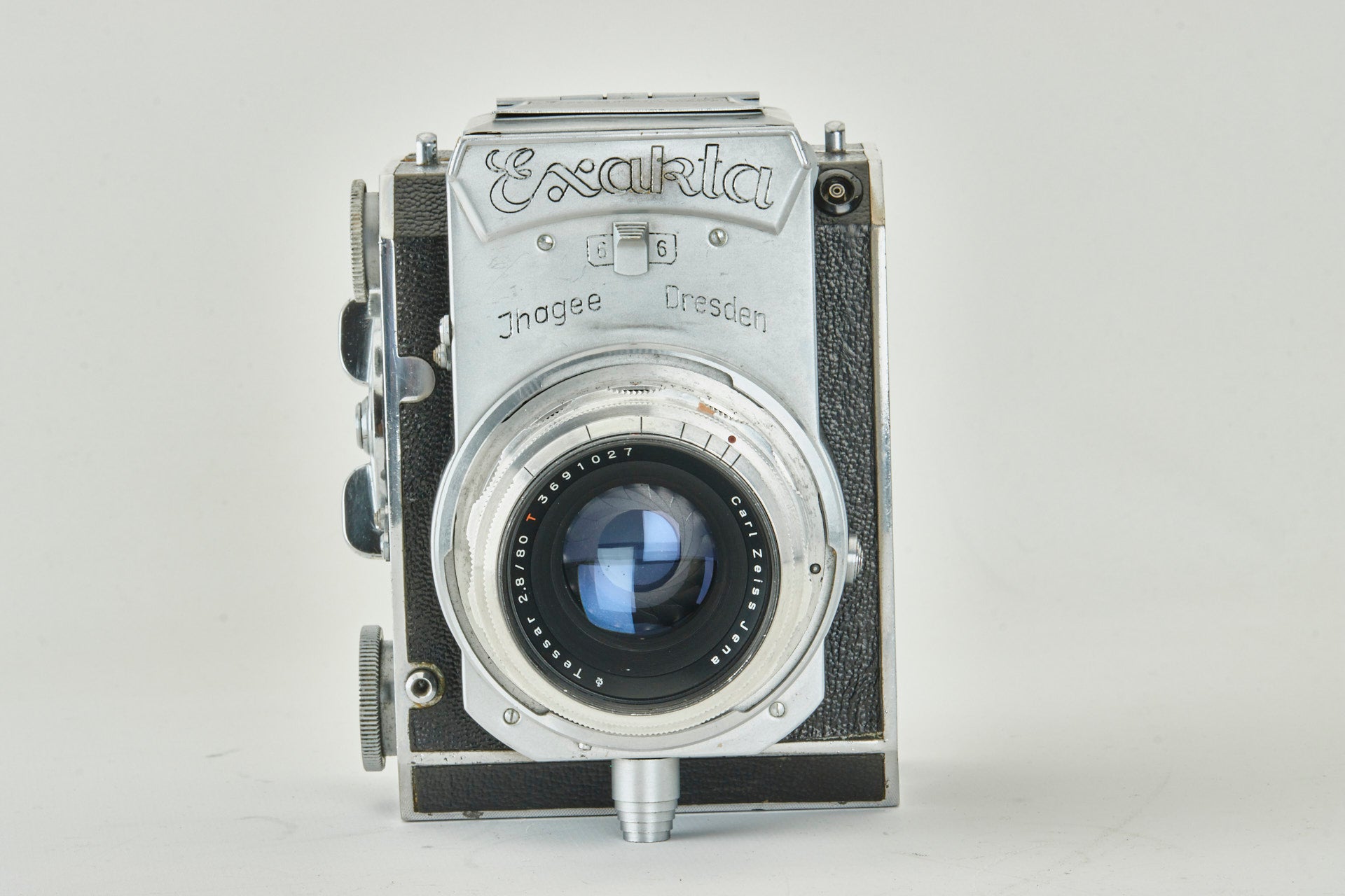 Ihagee Exakta 66 vertical Post-War w. Tessar 2.8/80mm T CE11451
